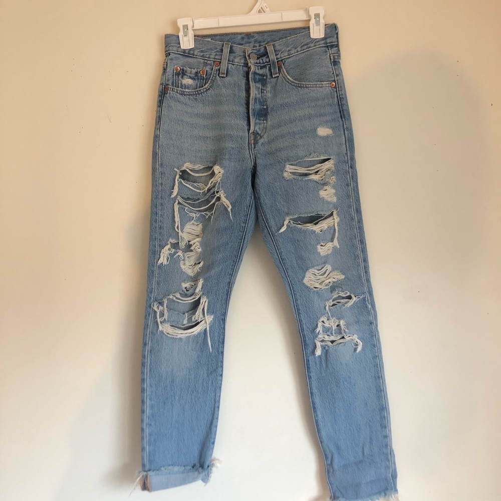 LEVI 501 HIGH WAISTED RIPPED JEANS